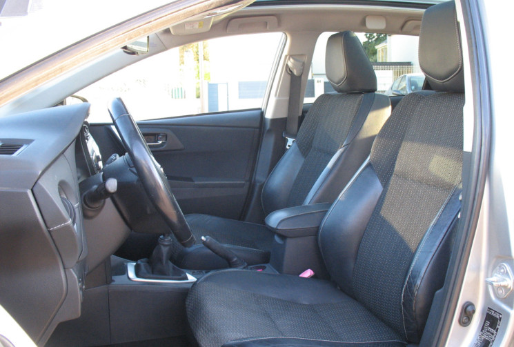 Toyota AURIS SW  (2) 124 D-4D Dynamic