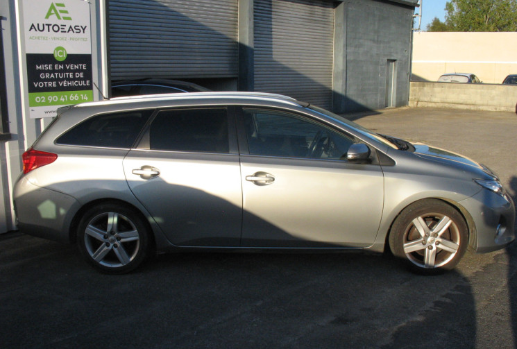 Toyota AURIS SW  (2) 124 D-4D Dynamic