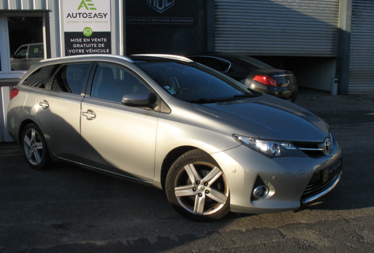 Toyota AURIS SW  (2) 124 D-4D Dynamic