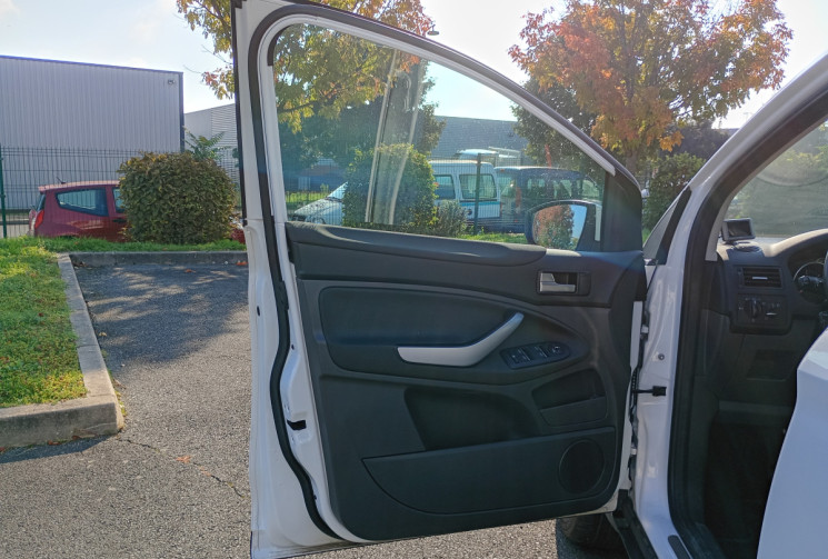Ford Kuga 2.0 TDCi 140 cv - TITANIUM