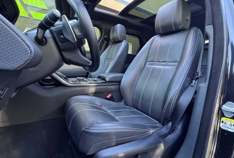 Land-Rover Range Rover Velar D240 HSE R-Dynamic / Toit pano ouvrant / Carplay / Entretien à jour 