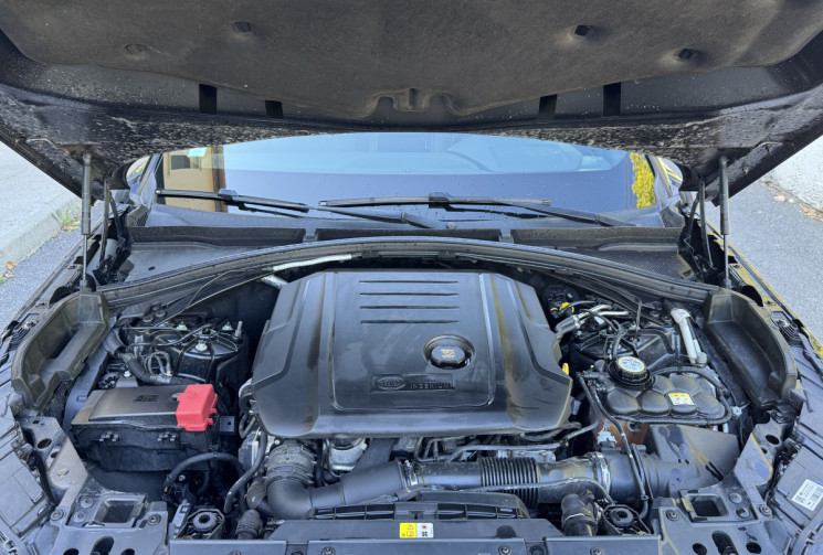Land-Rover Range Rover Velar D240 HSE R-Dynamic / Toit pano ouvrant / Carplay / Entretien à jour 