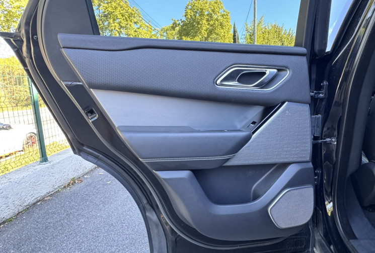 Land-Rover Range Rover Velar D240 HSE R-Dynamic / Toit pano ouvrant / Carplay / Entretien à jour 