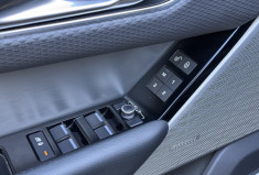 Land-Rover Range Rover Velar D240 HSE R-Dynamic / Toit pano ouvrant / Carplay / Entretien à jour 
