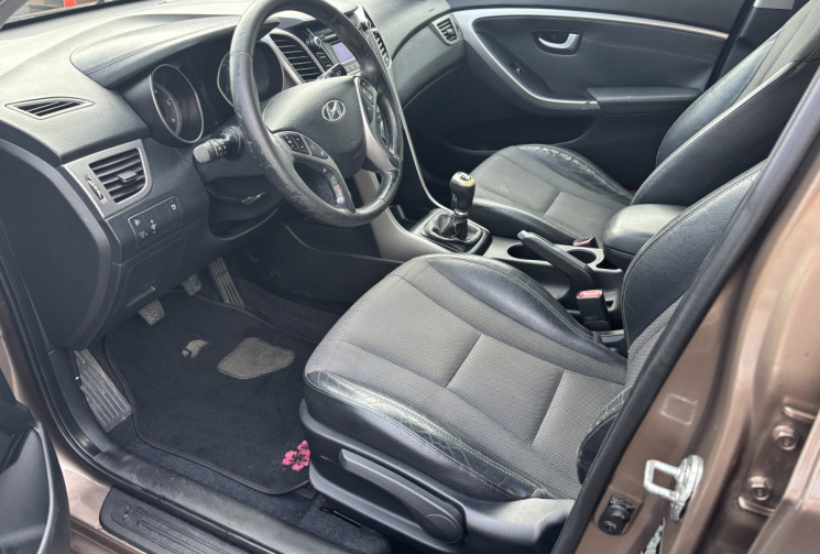 Hyundai i30 1.6 CRDI 128 PREMIUM