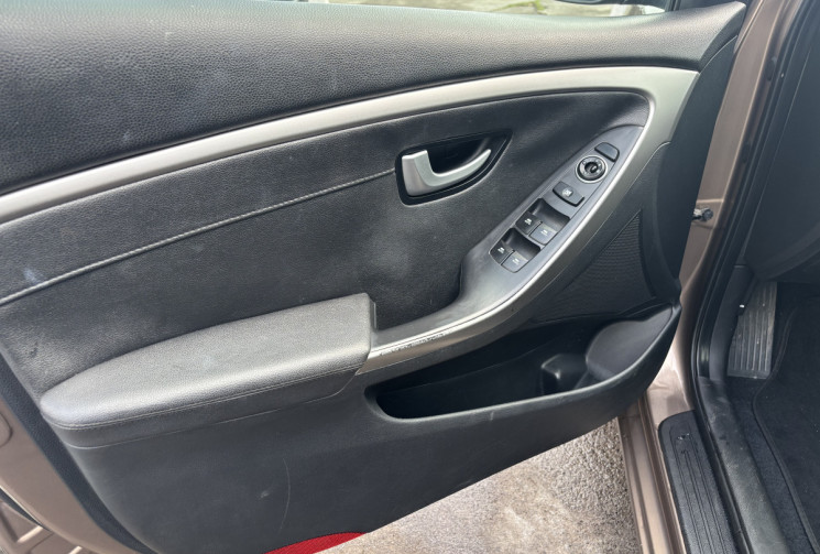 Hyundai i30 1.6 CRDI 128 PREMIUM