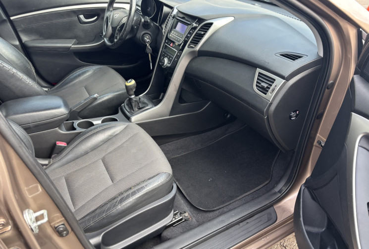 Hyundai i30 1.6 CRDI 128 PREMIUM