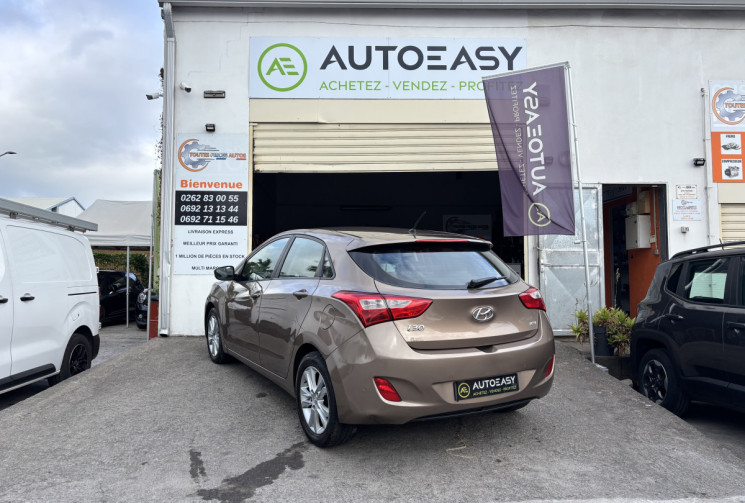 Hyundai i30 1.6 CRDI 128 PREMIUM