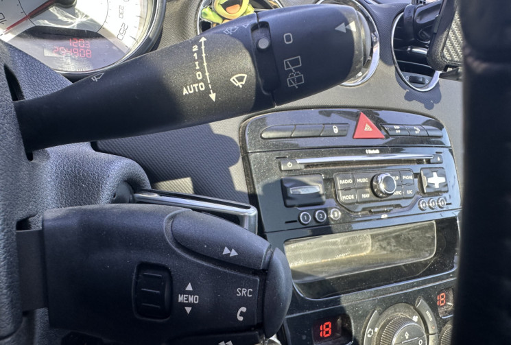 Peugeot 308 1.6 e-HDi  FAP 112 SPORTIUM / DISTRI FAITE Peugeot 308 1.6 e-HDi  FAP 112 SPORTIUM / DISTRI FAITE