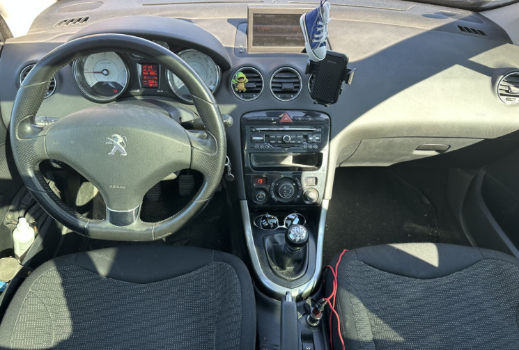 Peugeot 308 1.6 e-HDi  FAP 112 SPORTIUM / DISTRI FAITE Peugeot 308 1.6 e-HDi  FAP 112 SPORTIUM / DISTRI FAITE