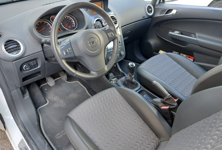 Opel Corsa 1.4 i 100 CH COSMO 52100 KMS SUIVI COMPLET