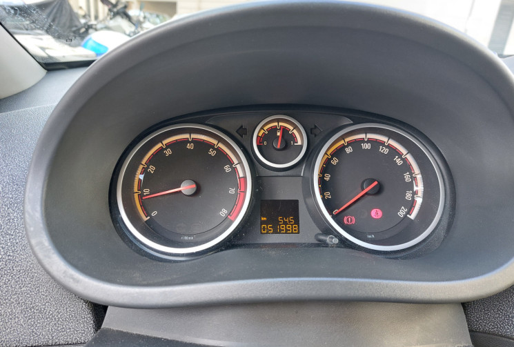 Opel Corsa 1.4 i 100 CH COSMO 52100 KMS SUIVI COMPLET