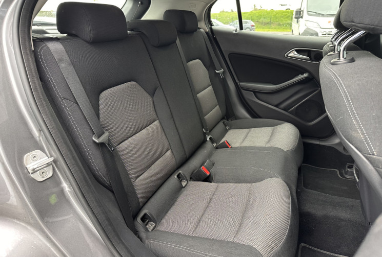 Mercedes GLA 200 2.1 CDi 16V 7G-DCT 136 cv INTUITION - CAMERA -