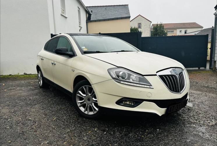 Lancia DELTA III 1.6 Multijet 120 Platino Toit ouvrant / siège alcantara / Attelage