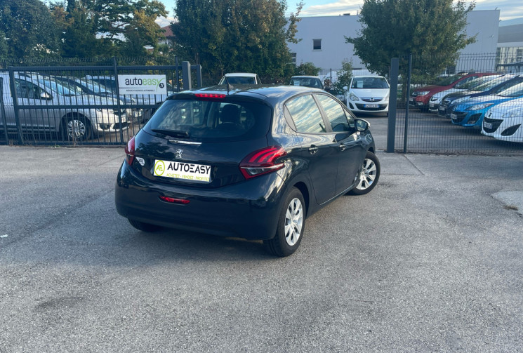 Peugeot 208 68 CH / LIKE 