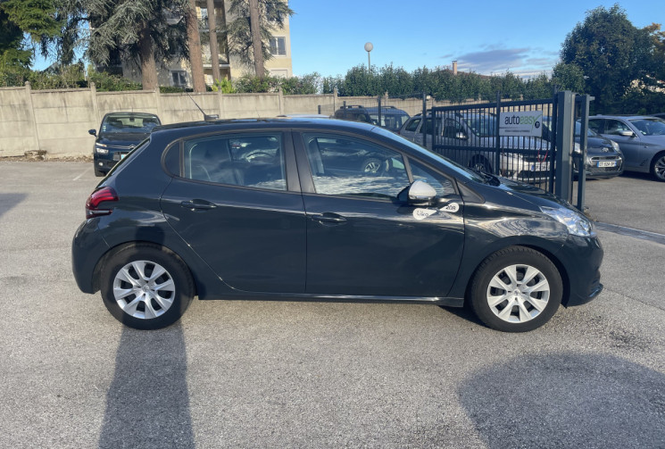 Peugeot 208 68 CH / LIKE 