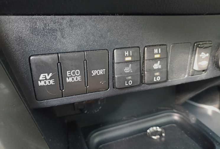 Toyota RAV4 Ph2 - HYBRIDE - 2.5L197CH - 2WD - BLAKC ED. - CUIR - CAMERA - TO - ATTELAGE