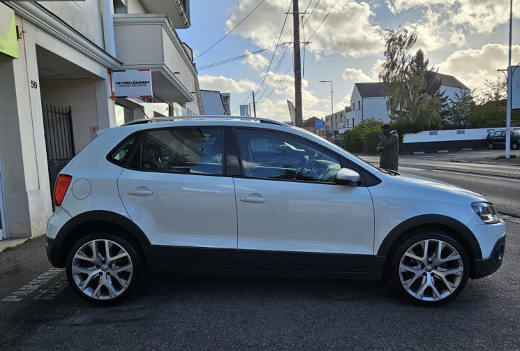 Volkswagen Polo 1.4 TDI 90 ch DSG7 5p 4cv Dossier d'entretiens dispo