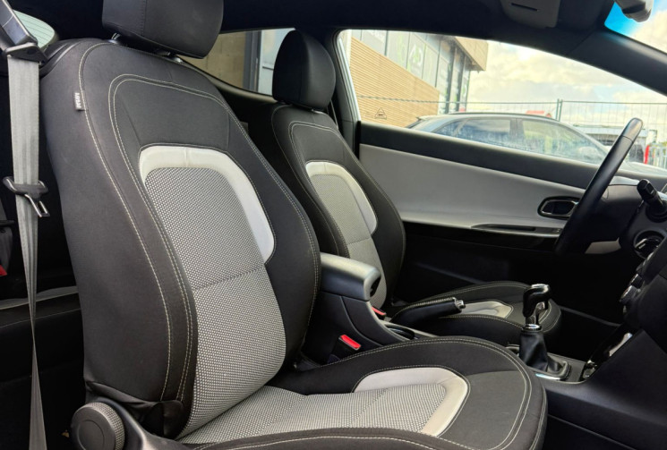 Kia ProCeed /Ceed 1.6 CRDI 110ch CARPLAY CAMERA DE RECUL Kia ProCeed /Ceed 1.6 CRDI 110ch CARPLAY CAMERA DE RECUL