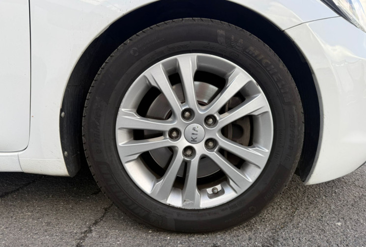 Kia ProCeed /Ceed 1.6 CRDI 110ch CARPLAY CAMERA DE RECUL Kia ProCeed /Ceed 1.6 CRDI 110ch CARPLAY CAMERA DE RECUL