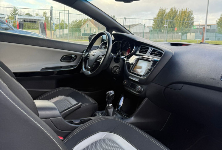 Kia ProCeed /Ceed 1.6 CRDI 110ch CARPLAY CAMERA DE RECUL Kia ProCeed /Ceed 1.6 CRDI 110ch CARPLAY CAMERA DE RECUL