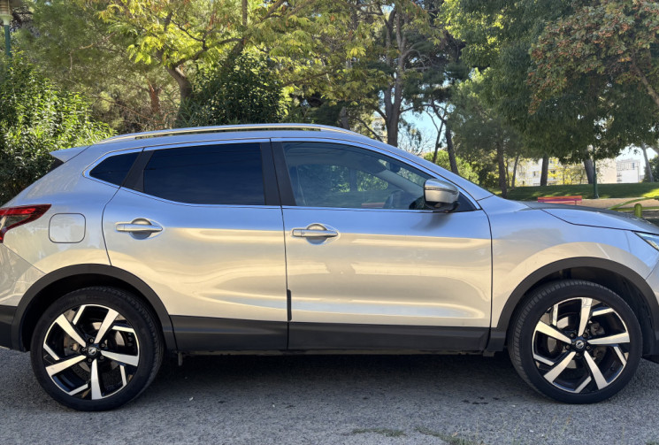 Nissan Qashqai Phase 2 - Tekna 1.6 dCi 2WD 130 cv TOIT PANORAMIQUE - ATTELAGE - SIEGE CHAUFFANT