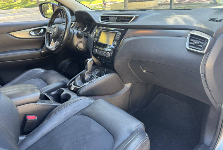 Nissan Qashqai Phase 2 - Tekna 1.6 dCi 2WD 130 cv TOIT PANORAMIQUE - ATTELAGE - SIEGE CHAUFFANT