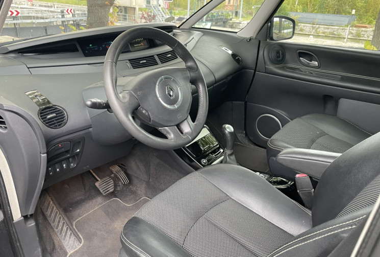 Renault Grand Espace IV 2.0 DCI / Boite Auto / 7 Places / Toit panoramique / Crochet d'attelage 
