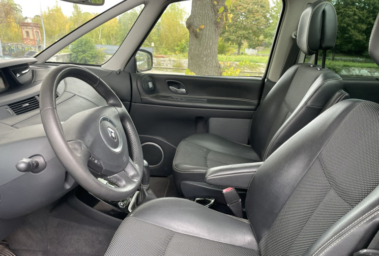 Renault Grand Espace IV 2.0 DCI / Boite Auto / 7 Places / Toit panoramique / Crochet d'attelage 
