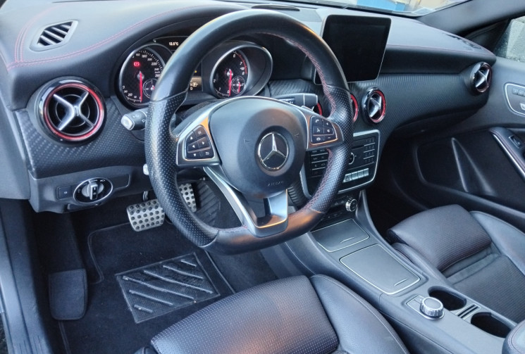 Mercedes Classe A 250 4MATIC VERSION SPORT 218 ch -Echappement clapet- Toit Ouvrant - Suivi Complet