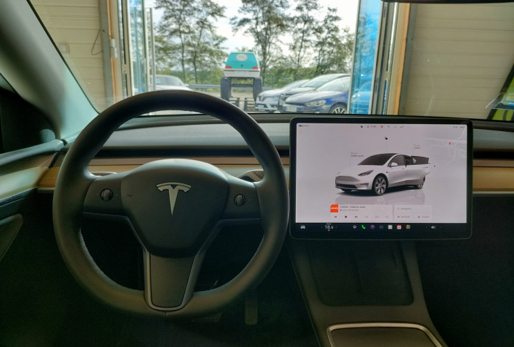 Tesla Model Y Propulsion (grande autonomie) 347ch + Attelage + Wallbox + Autopilot 