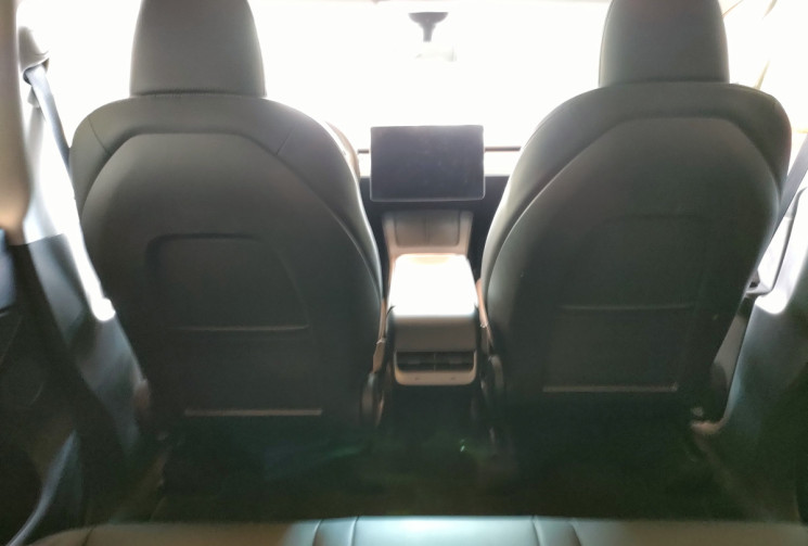 Tesla Model Y Propulsion (grande autonomie) 347ch + Attelage + Wallbox + Autopilot 