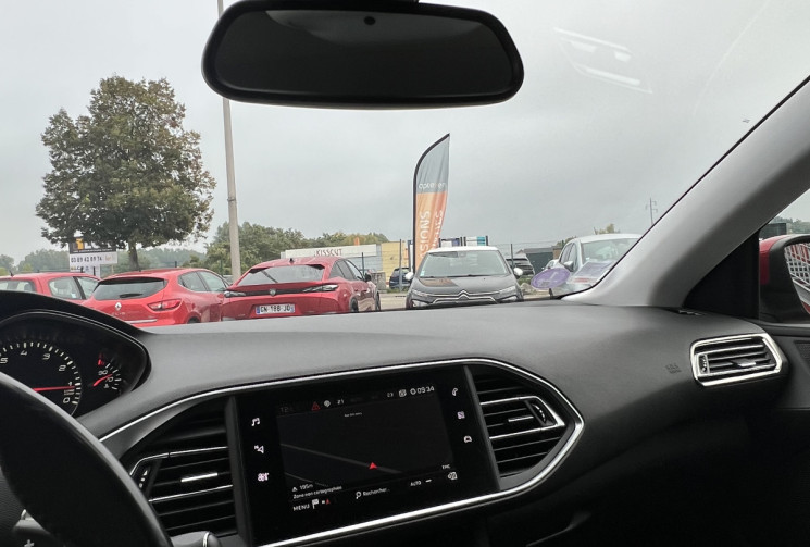Peugeot 308 ALLURE BUSINESS  1.2 PureTech130 EAT 8 Courroie distribution changée