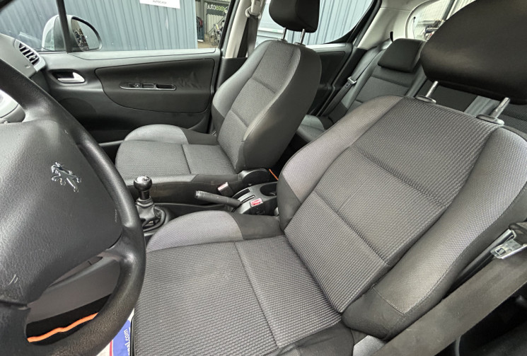 Peugeot 207 1.4 TENDANCE 75 CH 1ERE MAIN CT OK DISTRIB NEUVE
