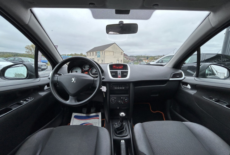 Peugeot 207 1.4 TENDANCE 75 CH 1ERE MAIN CT OK DISTRIB NEUVE