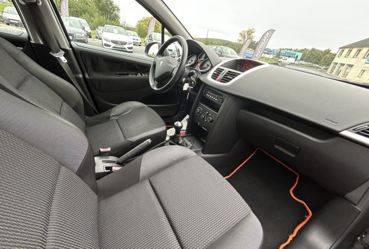 Peugeot 207 1.4 TENDANCE 75 CH 1ERE MAIN CT OK DISTRIB NEUVE