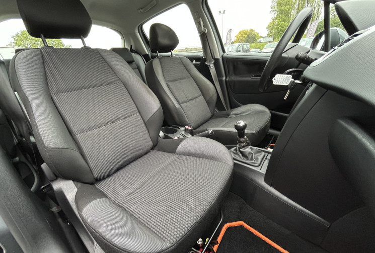 Peugeot 207 1.4 TENDANCE 75 CH 1ERE MAIN CT OK DISTRIB NEUVE