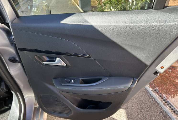 Peugeot 208 e- 136 cv Allure Etat neuf
