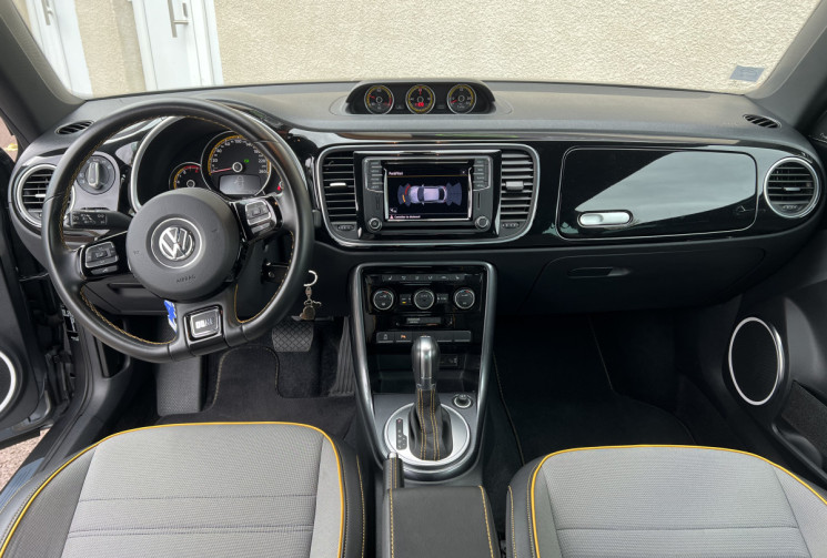 Volkswagen New Beetle II Phase 2 1.4 TSI DSG7 150 cv BVA DUNE