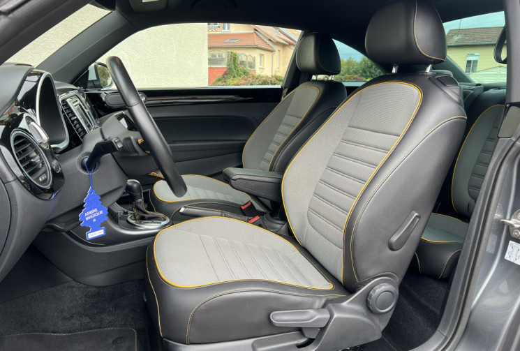Volkswagen New Beetle II Phase 2 1.4 TSI DSG7 150 cv BVA DUNE