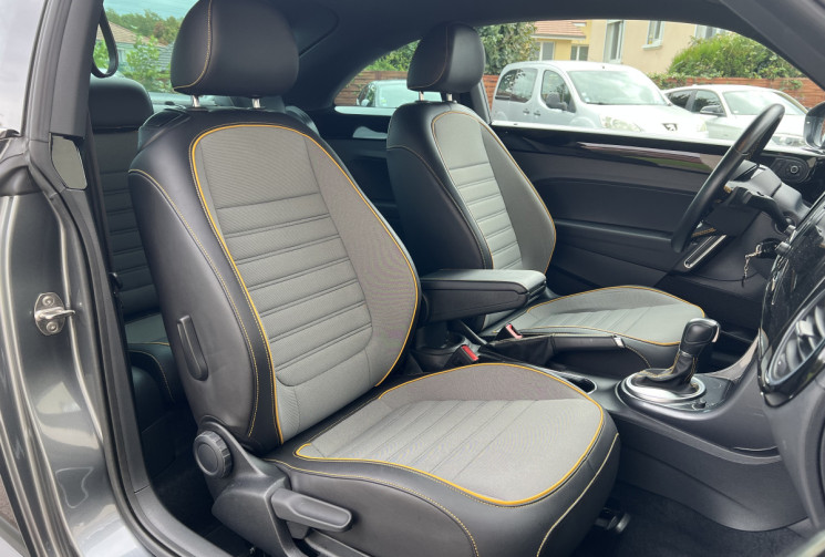 Volkswagen New Beetle II Phase 2 1.4 TSI DSG7 150 cv BVA DUNE