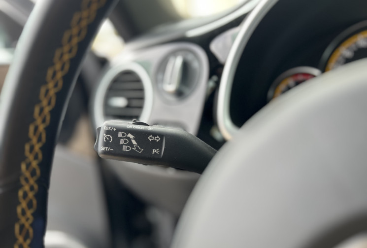 Volkswagen New Beetle II Phase 2 1.4 TSI DSG7 150 cv BVA DUNE