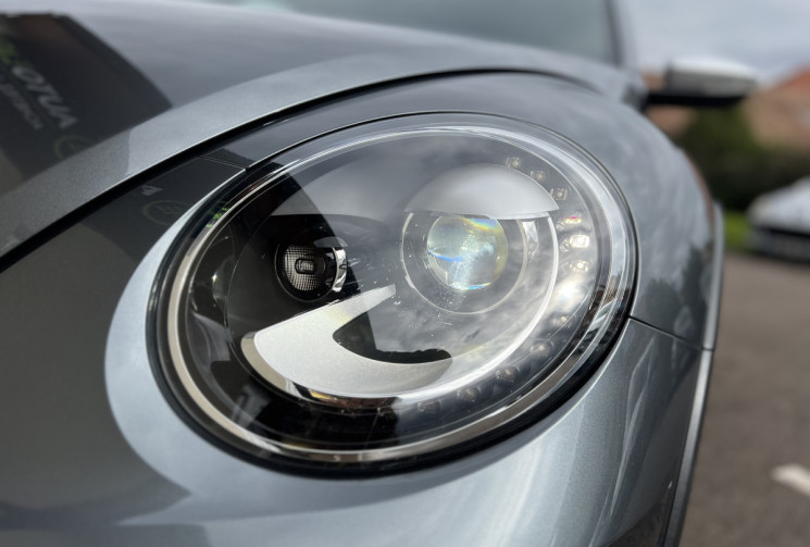 Volkswagen New Beetle II Phase 2 1.4 TSI DSG7 150 cv BVA DUNE