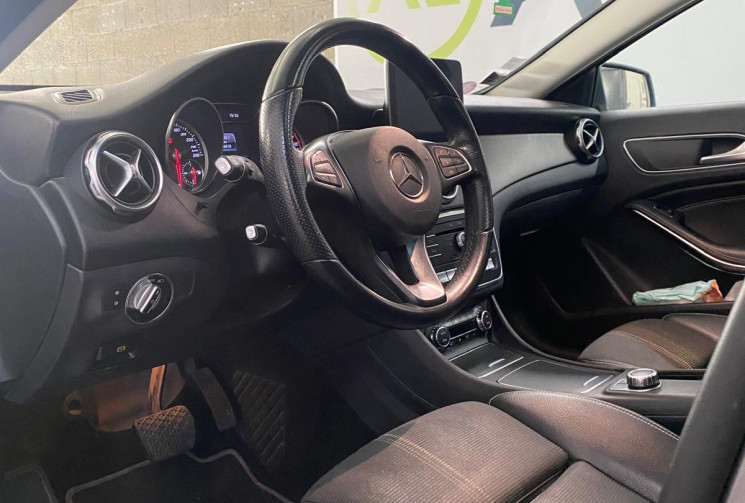 Mercedes GLA GLA 180 122ch SENSATION TOIT OUVRANT HAYON ELECTRIQUE