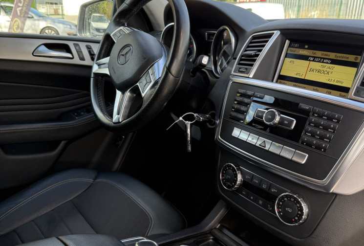 Mercedes ML 350 3.0 V6 CDI 258 CV PACK SPORT OFF ROAD