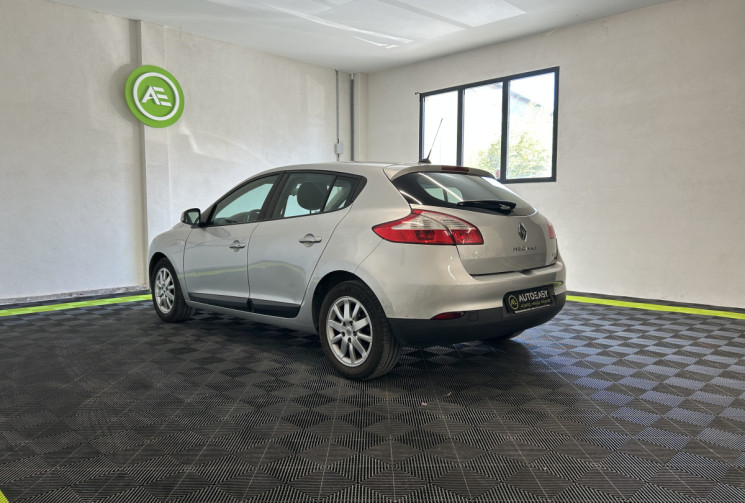 Renault Megane III (B95) 1.5 dCi 110ch FAP Carminat TomTom eco²