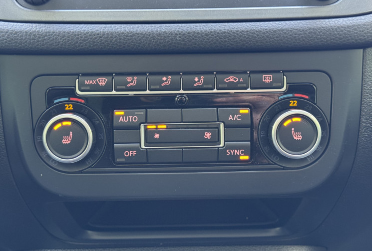 Volkswagen Tiguan 2.0 TDI 140 CARAT DSG7 4Motion / 1ere main / Toit ouvrant / Camera / GPS / Cuir