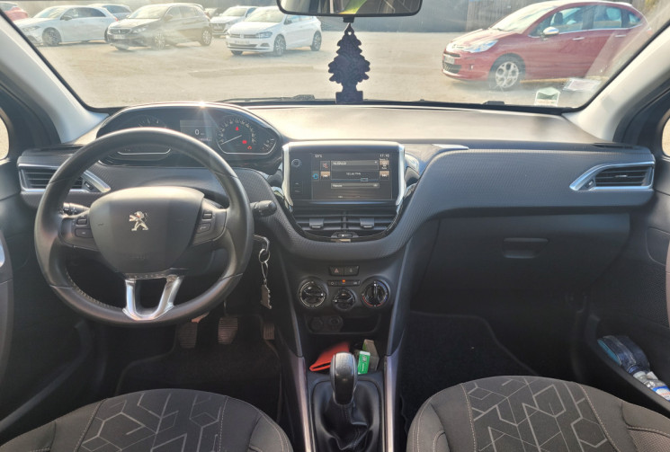 Peugeot 2008 1.2 PURETECH STYLE Peugeot 2008 1.2 PURETECH STYLE