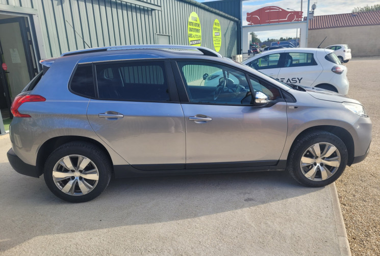Peugeot 2008 1.2 PURETECH STYLE Peugeot 2008 1.2 PURETECH STYLE