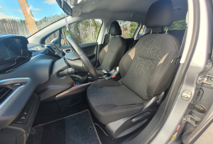 Peugeot 2008 1.2 PURETECH STYLE Peugeot 2008 1.2 PURETECH STYLE